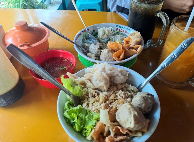 Bakso Spoonbob dimas islami, 1. BAKSO KAKI SAPI GRESIK, 2. Joglo Petro, 3. Bakso Kedanyang, 4. Depot Mie 91 (Sundari), 5. Mie Ayam Valentine 313 jaksa agung, 6. Bakso Jemblong, 7. Bakso Spoonbob, 8. Bakso Haji Giman, 9. Bakso Kota Cak Man, 10. Bakso unyil kang mo solo