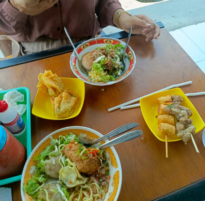 Bakso anda 1 Dhanang Pradipta, 1. Bakso Arief, 2. Bakso DE STADION, 3. Bakso Arema Cak Tono, 4. Cwi Mie &amp; Bakso Lombok, 5. Bakso Pemuda, 6. Omah Kentang &amp; Bakso Damas, 7. Bakso Kota Cak Man, 8. Bakso Ganteng, 9. Bakso Anda, 10. Bakso Madona Cak Man