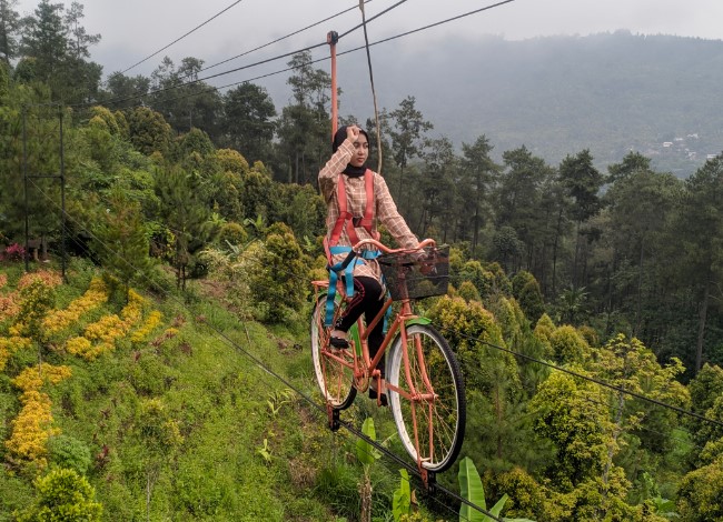 Bukit Surga Khoirul Anam Irfanudin, 1. Air Terjun Sedudo , 2. Watu Lawang , 3. Taman Pandan Wilis , 4. WM Mini WaterPark Sawahan, 5. Bukit Surga, 6. Wisata Taman Cengkok Asri ( WTC Asri ), 7. Air Terjun Roro Kuning , 8. Candi Ngetos , 9. Taman Pintar Nganjuk, 10. Goa Margo Tresno , 11. Taman Wisata Manyung, 12. Taman Lembah Djati, 13. Air Terjun Singokromo, 14. Waduk Perning , 15. Bukit Salju Ngetos, 16. Waduk Putukrejo , 17. Wisata Sumbermiri Nganjuk, 18. Sendang Putri Wilis , 19. Wisata Bukit Batu Songgong , 20. Monumen Dr. Soetomo, 21. Museum Anjuk Ladang , 22. Taman Rekreasi Anjuk Ladang , 23. Pura Kerta Bhuwana Giri Wilis , 24. Agrowisata ONOKABE, 25. Monumen Jenderal Soedirman , 26. Embung Estumulyo, 27. Air Terjun Watu Lumbung, 28. Agro Wisata Ganter , 29. Klenteng Hok Yoe Kiong , 30. Masjid Yoni Al – Mubarok, 31. Makam Kanjeng Jimat , 27. Air Terjun Tirto Panji ????, 32. Air Terjun Watu Leter, 33. Monumen Gerilya Jenderal Sudirman , 34. Bukit Goa Dali , 35. Watu Gandul , 36. Candi Lor , 37. Goa Dan Grojogan Putri Ayu , 38. Air Terjun Pring Jowo , 39. Waduk Oro-oro Ombo, 40. Air Terjun Gedangan , 41. Air Terjun Sri Gunting , 42. Air Terjun Sumber Manik , 43. Air Terjun Ngebleng , 44. Air Terjun Sumberanjlok, 45. Air Terjun Coban Tretes 