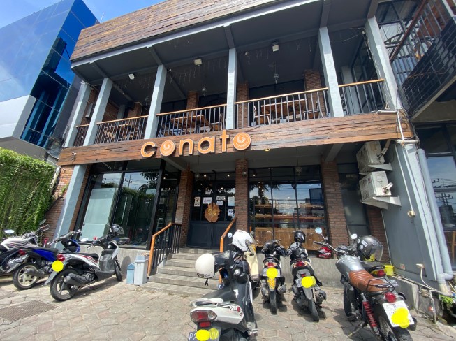 Conato Cafe Bakery Rosa S, 1. Sun Osing Beach, 2. Osing Deles Cafe & Resto, 3. Dragon Cafe, 4. Java Sunrise Cafe, 5. Conato Cafe Bakery, 6. Kemunir Kopi, 7. Kedai S.O ( Sogok Ontong Kopi), 8. kopi jotos, 9. Albirru Coffee and Eatery, 10. D’cinnamon Coffee Shop, 11. La Costa Cafe and Restaurant, 12. Palm Sugar Cafe, 13. Kedai Kopi Handy, 14. Steven Coffee, 15. Kopi Om Kim, 16. Talk Kopi Banyuwangi, 17. Sweets Dessert, 18. Metronome Coffee Banyuwangi, 19. Indische 1931 Banyuwangi, 20. Osmu Cafe, 21. Dominance Coffee, 22. Omah Majapahit Cafe & Resto, 23. Kedai Galengan, 24. Moxie Coffee and Eatery, 25. Janji Jiwa & Jiwa Toast Ruko Ahamd Banyuwangi, 26. D&A Cafe, 27. Waroeng Tjengkaroek, 28. Three B Villa and Resto