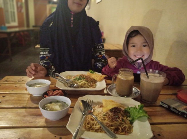 Cwi Mie &amp; Bakso Lombok Yuni Awan, 1. Bakso Arief, 2. Bakso DE STADION, 3. Bakso Arema Cak Tono, 4. Cwi Mie &amp; Bakso Lombok, 5. Bakso Pemuda, 6. Omah Kentang &amp; Bakso Damas, 7. Bakso Kota Cak Man, 8. Bakso Ganteng, 9. Bakso Anda, 10. Bakso Madona Cak Man