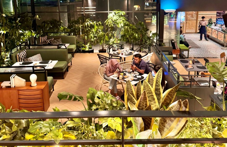 Greyhound Cafe Summarecon Bekasi Rais Muchammad, 1. Kopi Nako, 2. Simetri Coffee Roasters Bekasi, 3. Excelso Summarecon Mall Bekasi, 4. Greyhound Cafe (Restoran Thailand), 5. Fat Bubble, 6. Peleton Bike &amp; Cafe, 7. Janji Jiwa La Terazza Summarecon Bekasi, 8. Fore Coffee – Summarecon Mall Bekasi, 9. Second Space Indonesia, 10. Kaizen Heritage, 11. Feel Matcha – La Spezia BCBD, 12. Brewok’s Cafe, 13. PAUL Le Café SMB