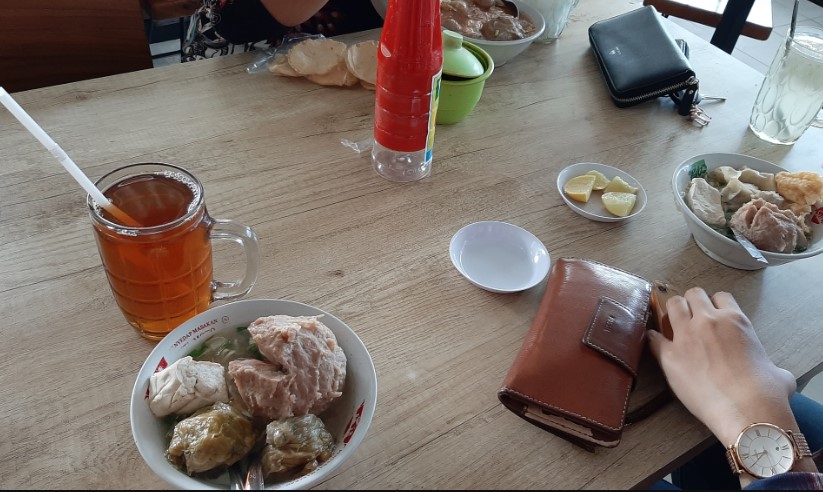 Joglo Petro lily mooi, 1. BAKSO KAKI SAPI GRESIK, 2. Joglo Petro, 3. Bakso Kedanyang, 4. Depot Mie 91 (Sundari), 5. Mie Ayam Valentine 313 jaksa agung, 6. Bakso Jemblong, 7. Bakso Spoonbob, 8. Bakso Haji Giman, 9. Bakso Kota Cak Man, 10. Bakso unyil kang mo solo