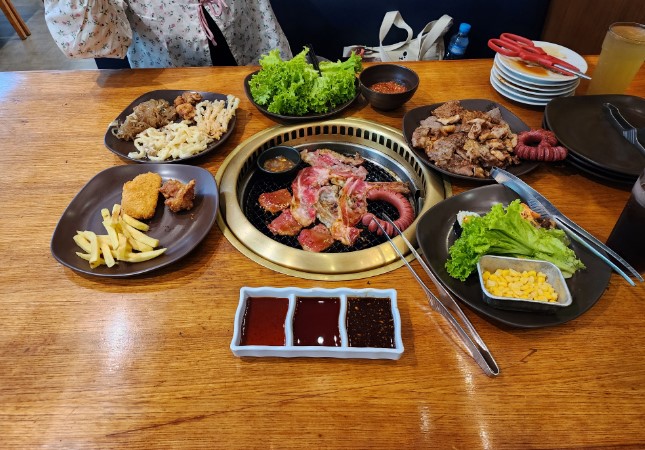 Kintan Buffet Central Park Rafi Muhammad Daffa, 1. Kintan Buffet Central Park, 2. Sakabe Buffet Tebet, 3. Wangja Korean Bbq All You Can Eat Restaurant, 4. Mapo Galmaegi – Magal BBQ Puri, 5. Bamboo Dimsum Kelapa Gading, 6. Washoku Sato Batu Tulis, 7. Kappa Sushi Central Park, 8. Ssikkek Korean BBQ Sunter, 9. The social pot, 10. Tucano’s Brazilian BBQ (Senayan City Mall), 11. Gubhida Korean BBQ, 12. The Japanese @ Sari Pacific Jakarta, 13. Sukinabe Japanese Suki & Grill, 14. Enmaru Japanese Restaurant, 15. Bulgogi Yaa! AYCE Korean Restaurant
