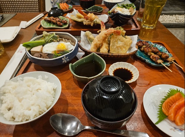 Kikugawa Restaurant Arief Hidayatullah, 1. Ragusa Es Italia, 2. Zangrandi Ice Cream, 3. Cafe Batavia, 4. Toko Oen, 5. WARUNG SOTO KADIPIRO, 6. Braga Permai Bandung, 7. Kopi es tak kie, 8. Kikugawa Restaurant, 9. Wong fu kie, 10. Sumber Hidangan, 11. Restoran Trio, 12. Warma Pi’an