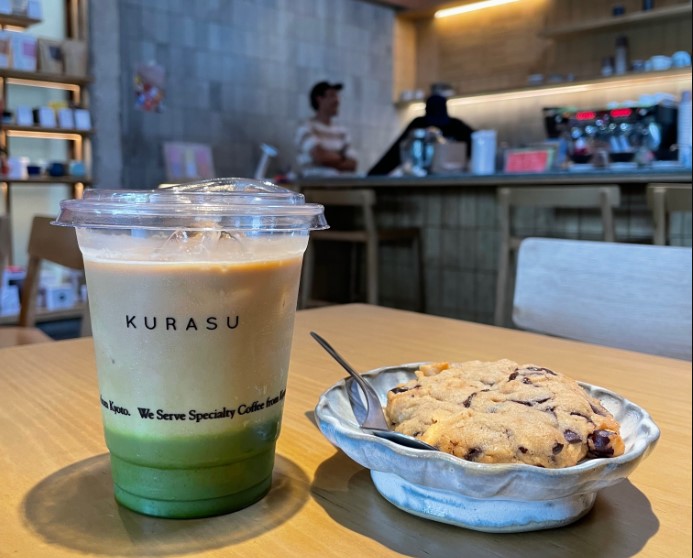 Kurasu Senopati Vika Wahyudi, 2. Hoshino Coffee, Senayan City outlet, 3. KOI The Grand Indonesia East Mall, 4. Feel Matcha – Kemang, 5. Matcha Bae, 6. Kurasu, 7. Uji Matcha Grand Indonesia, 8. Matchaya – Gandaria City, 9. CHAVATY Senayan City, 10. Gincha Matcha House, 11. UKI Matcha – SCBD Park, 12. GOOMA Tea Bar – Senayan Park, 13. Matcha Chi