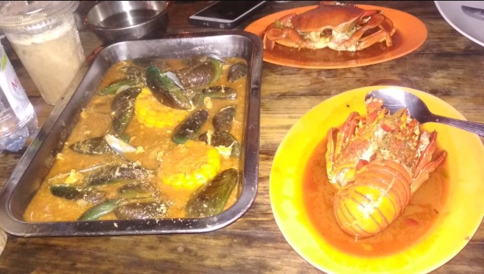 Mr. Seafood GOR H. Agus Salim Padang Witri Ningsih Azward, 1. Rumah Makan Fuja, 2. AROMA RESTO & COFFEE, 3. Pondok Makan Devi Special Seafood, 4. Seafood & Pempek Mama Oky, 5. Ikan Bakar Bu Tres, 6. TapSung Seafood Padang, 7. Ikan bakar Djoni/Kun, 8. Ikan bakar Pondok Mungil d/h Pak Tris, 9. Mahakam Cafe & Resto, 10. Apollo Seafood, 11. Mr. Seafood GOR H. Agus Salim Padang