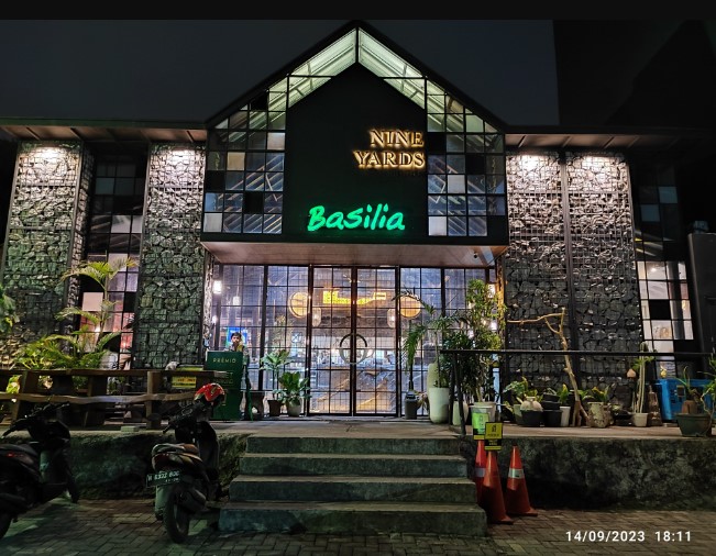 NINE YARDS SEMARANG Priyo Dwi Utomo, 1. Pondok Kopi Umbul Sidomukti, 2. Laker’s Resto (Zonk), 3. Resto The Tavern (Non Halal), 4. KoenoKoeni Café Gallery, 5. D’Blasteran “Nostalgia Rasa”, 6. Eastmen Coffee House, 7. Kedai Amarta, 8. Lind’s Ice Cream Café & Resto, 9. Joglo Agung Resto and Gallery, 10. Strada Coffee, 11. Sakapatat Beer Garden & Resto (Non Halal), 12. The Blue Lotus Coffee House & Restaurant, 13. Converso Coffee & Eatery, 14. Anantari Coffee, 15. RV cafe 24 hours & Swingle Bar, 16. Valle Pizza E Resto, 17. The Hills Dining Restaurant, 18. Tower Cafe (Zonk), 19. Antara Kata Coffee, 20. Han’s Kopi, 21. Mr. K Café Gombel, 22. Bleu Sky Lounge, 23. Tepian Kopi, 24. Beachday, 25. HW Livehouse Semarang, 26. Layang Layang Resto & Rooftop Bar, 27. Nine Yards, 28. Cimory on The Valley, 29. Hazelnut Resto dan Coffee