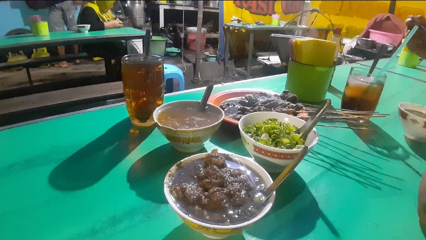 Nasi Grombyang Bpk. H. Warso Yolana Ida elisa, 1. Nasi Grombyang Bpk. H. Warso, 2. Nasi Grombyang Pak Waridin, 3. Lesehan Aldan Pemalang, 4. RM. Ayam Gepuk Super Lezat Pemalang, 5. Warung Tengah Sawah Bu Ruslani, 6. RM. PAK KARDI – Ulujami – Spesial Kepiting, 7. Mie Sosis, 8. Pecak Welut Bu Niti, 9. Serba Sambal Pemalang, 10. Bojong Resto, 11. Rumah Makan Mantep Roso, 12. Warung Makan H. Mahradj, 13. Sate Loso Pak No Khas Pemalang, 14. Rumah Makan Java, 15. Pelem Tjengkir Heritage Restaurant, 16. Rumah Makan Condong Raos Pak Kardi, 17. Kepiting Gemes Pak Mamo, 18. Lontong Dekem Pak Drajat