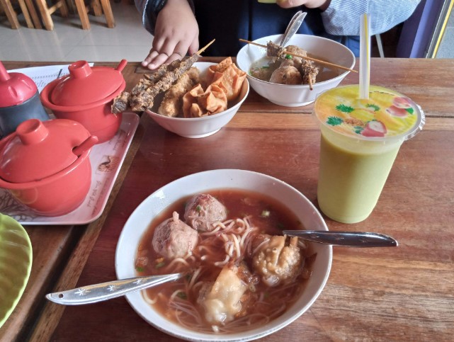 Omah Kentang &amp; Bakso Damas Ahmad Don, 1. Bakso Arief, 2. Bakso DE STADION, 3. Bakso Arema Cak Tono, 4. Cwi Mie &amp; Bakso Lombok, 5. Bakso Pemuda, 6. Omah Kentang &amp; Bakso Damas, 7. Bakso Kota Cak Man, 8. Bakso Ganteng, 9. Bakso Anda, 10. Bakso Madona Cak Man