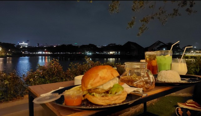 PELETON Bike &amp; Cafe nyoman hawk, 1. Kopi Nako, 2. Simetri Coffee Roasters Bekasi, 3. Excelso Summarecon Mall Bekasi, 4. Greyhound Cafe (Restoran Thailand), 5. Fat Bubble, 6. Peleton Bike &amp; Cafe, 7. Janji Jiwa La Terazza Summarecon Bekasi, 8. Fore Coffee – Summarecon Mall Bekasi, 9. Second Space Indonesia, 10. Kaizen Heritage, 11. Feel Matcha – La Spezia BCBD, 12. Brewok’s Cafe, 13. PAUL Le Café SMB