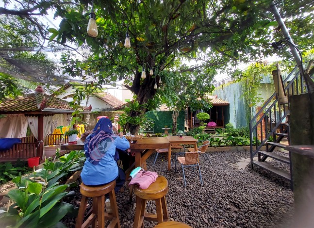 Pelem Tjengkir Heritage Restaurant Seno Sumadri, 1. Nasi Grombyang Bpk. H. Warso, 2. Nasi Grombyang Pak Waridin, 3. Lesehan Aldan Pemalang, 4. RM. Ayam Gepuk Super Lezat Pemalang, 5. Warung Tengah Sawah Bu Ruslani, 6. RM. PAK KARDI – Ulujami – Spesial Kepiting, 7. Mie Sosis, 8. Pecak Welut Bu Niti, 9. Serba Sambal Pemalang, 10. Bojong Resto, 11. Rumah Makan Mantep Roso, 12. Warung Makan H. Mahradj, 13. Sate Loso Pak No Khas Pemalang, 14. Rumah Makan Java, 15. Pelem Tjengkir Heritage Restaurant, 16. Rumah Makan Condong Raos Pak Kardi, 17. Kepiting Gemes Pak Mamo, 18. Lontong Dekem Pak Drajat