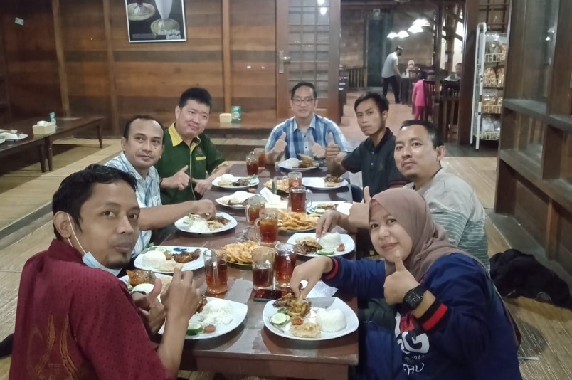RM. Ayam Gepuk Super Lezat Pemalang TANDA Nya BANG B, 1. Nasi Grombyang Bpk. H. Warso, 2. Nasi Grombyang Pak Waridin, 3. Lesehan Aldan Pemalang, 4. RM. Ayam Gepuk Super Lezat Pemalang, 5. Warung Tengah Sawah Bu Ruslani, 6. RM. PAK KARDI – Ulujami – Spesial Kepiting, 7. Mie Sosis, 8. Pecak Welut Bu Niti, 9. Serba Sambal Pemalang, 10. Bojong Resto, 11. Rumah Makan Mantep Roso, 12. Warung Makan H. Mahradj, 13. Sate Loso Pak No Khas Pemalang, 14. Rumah Makan Java, 15. Pelem Tjengkir Heritage Restaurant, 16. Rumah Makan Condong Raos Pak Kardi, 17. Kepiting Gemes Pak Mamo, 18. Lontong Dekem Pak Drajat