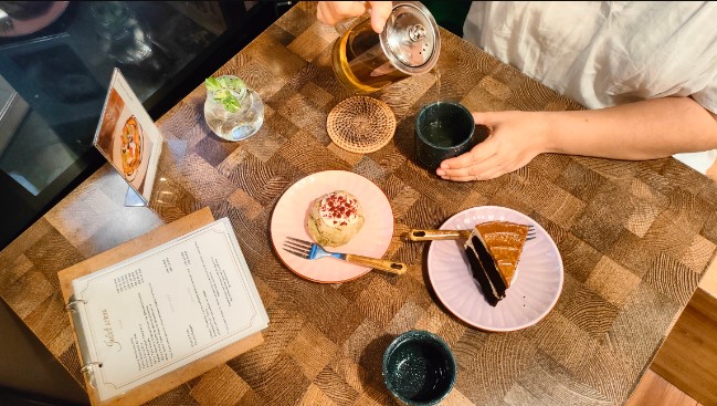 Rumah Juliet Chris, 1. Sudut Satu Cafe, 2. Libero (Coffee • Kitchen • Gelato), 3. Kaneel Cafe, 4. Guten Morgen, 5. Common Grounds Neo Soho, 6. O’Good Coffee &amp; Eatery, 7. Eatime Stories, 8. Bloom Coffee &amp; Eatery, 9. Rumah Juliet, 10. 9 Cups Coffee, 11. Gawe Coffee, 12. Haiso Coffee