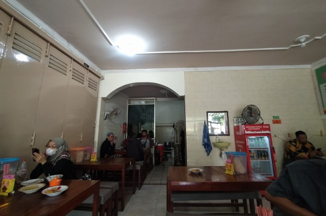 Rumah Makan Condong Raos Pak Kardi Risky, 1. Nasi Grombyang Bpk. H. Warso, 2. Nasi Grombyang Pak Waridin, 3. Lesehan Aldan Pemalang, 4. RM. Ayam Gepuk Super Lezat Pemalang, 5. Warung Tengah Sawah Bu Ruslani, 6. RM. PAK KARDI – Ulujami – Spesial Kepiting, 7. Mie Sosis, 8. Pecak Welut Bu Niti, 9. Serba Sambal Pemalang, 10. Bojong Resto, 11. Rumah Makan Mantep Roso, 12. Warung Makan H. Mahradj, 13. Sate Loso Pak No Khas Pemalang, 14. Rumah Makan Java, 15. Pelem Tjengkir Heritage Restaurant, 16. Rumah Makan Condong Raos Pak Kardi, 17. Kepiting Gemes Pak Mamo, 18. Lontong Dekem Pak Drajat