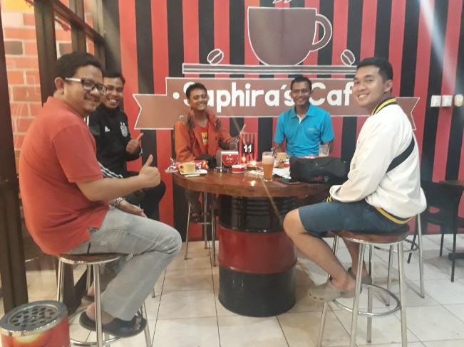 Saphira's Cafe Sam San, 1. Kedai Coffee KDS, 2. Singapore Restaurant & Coffee Shop, 3. New Garasi Cafe & Bistro, 4. Raffa Cafe, 5. Terlanjur Nyaman Veteran, 6. Selasar coffeeshop bojonegoro, 7. Love Garden, 8. Wa Coffee, 9. Coco comel, 10. Tea Time Cafe & Gelato, 11. COFFEE GUNUNG, 12. fourstep coffee eatery, 13. Mojo.bjn cafe, 14. Saphira’s Cafe, 15. Getz Resto & Caffe, 16. ORCHID Cafe and Resto, 17. Petruk Cafe, 18. Cafe Djion, 19. Klasik Cafe