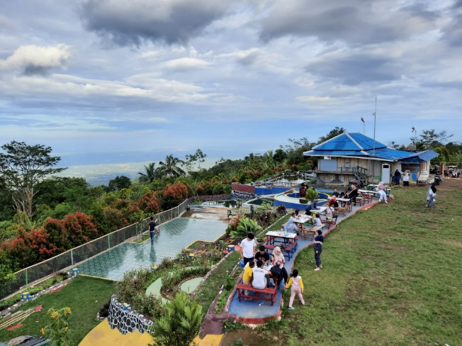1. CAS Waterpark Cikole, 2. Lembur Kula, 3. Saung Biru, 4. Taman Bunga Kampung Jambu, 5. Gunung Karang, 6. Curug Putri Pandeglang, 7. Pulau Peucang