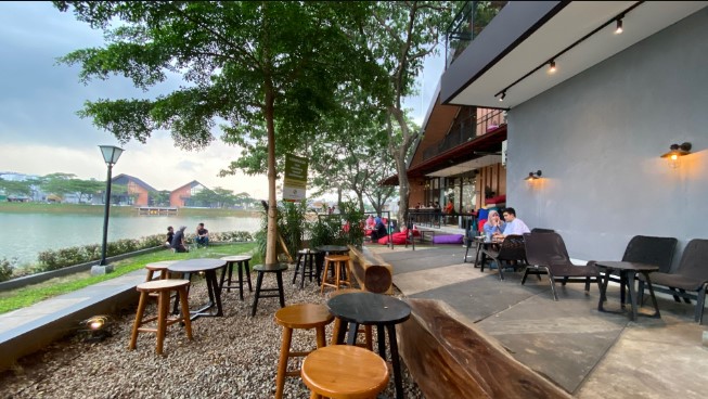 Simetri Coffee Roasters Bekasi Muhammad Akmal Maula, 1. Kopi Nako, 2. Simetri Coffee Roasters Bekasi, 3. Excelso Summarecon Mall Bekasi, 4. Greyhound Cafe (Restoran Thailand), 5. Fat Bubble, 6. Peleton Bike &amp; Cafe, 7. Janji Jiwa La Terazza Summarecon Bekasi, 8. Fore Coffee – Summarecon Mall Bekasi, 9. Second Space Indonesia, 10. Kaizen Heritage, 11. Feel Matcha – La Spezia BCBD, 12. Brewok’s Cafe, 13. PAUL Le Café SMB