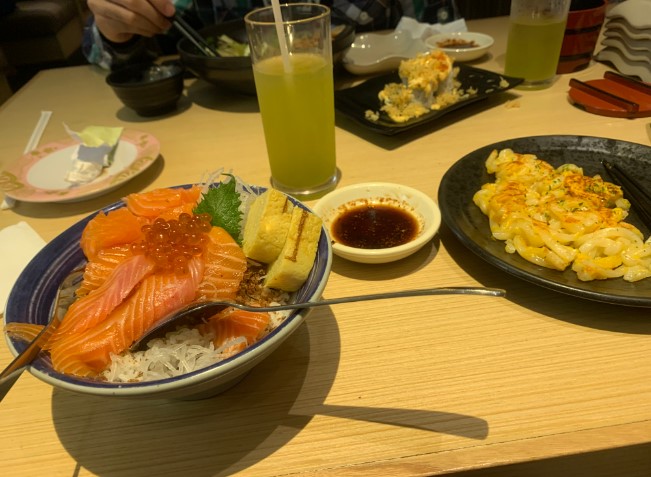 Sushi Tei Plaza Indonesia Farrah Audina Fathya, 1. Sushi Hiro, 2. Osteria Gia, 3. Ramen Seirock-Ya, 4. La Moda, 5. CORK&SCREW, 6. Taste Paradise, 7. Seribu Rasa, 8. Ishigamaya Hamburg, 9. Chopstix, 10. Samwon Garden, 11. Hakata Ikkousha, 12. Restoran Padang Sari Ratu, 13. Bebek Bengil, 14. Monsieur Spoon Préféré, 15. Kitchenette, 16. SaladStop, 17. Sushi Tei