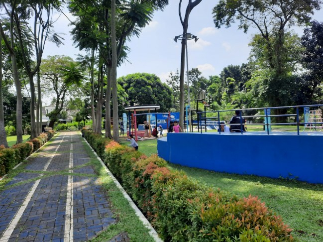 Taman Heulang ferry irawan, 1. Museum Nasional Sejarah Alam Indonesia, 2. Kebun Raya Bogor, 3. Museum Zoologi, 4. Taman Meksiko, 5. Taman Kencana, 6. Taman Kaulinan atau Taman Sempur, 7. Museum &amp; Monumen PETA, 8. The Jungle Waterpark Bogor, 9. Taman Heulang, 10. Water Park SKI, 11. Tirtania WaterPark, 12. ECOART PARK Sentul City, 13. Kuntum Farmfield, 14. Marcopolo Water Adventure Bogor, 15. Jungleland adventure theme park, 16. Kebun Durian Warso Farm, 17. Wisata air telaga Ciburial, 18. Curug Nangka, 19. Curug Luhur