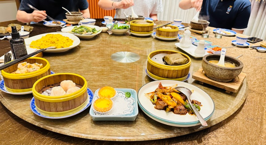 Taste Paradise Plaza Indonesia Hospitality Insider, 1. Sushi Hiro, 2. Osteria Gia, 3. Ramen Seirock-Ya, 4. La Moda, 5. CORK&SCREW, 6. Taste Paradise, 7. Seribu Rasa, 8. Ishigamaya Hamburg, 9. Chopstix, 10. Samwon Garden, 11. Hakata Ikkousha, 12. Restoran Padang Sari Ratu, 13. Bebek Bengil, 14. Monsieur Spoon Préféré, 15. Kitchenette, 16. SaladStop, 17. Sushi Tei