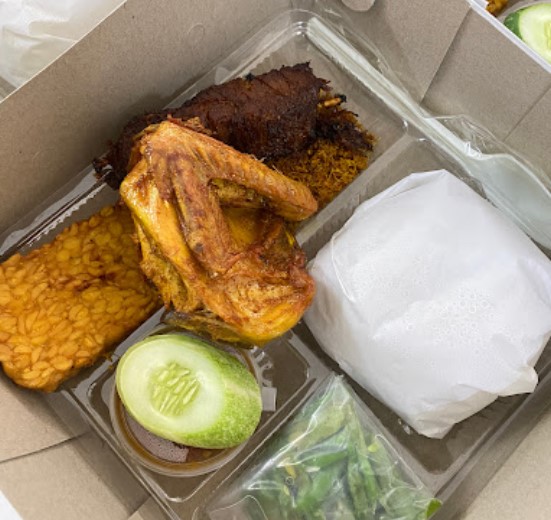 Warung Lalagung, 1. Ayam Goreng Aroma 7, 2. Ayam Cipo Gunungbatu, 3. Bebek & Ayam Goreng Pak Ndut, 4. Ayam Goreng Ardhita, 5. Ayam Goreng Warung Doyong 1, 6. Ayam Goreng Ema Itjih – Pakuan, 7. Ayam Goreng Fatmawati Sawojajar, 8. Ayam Geprek Istimewa, 9. Ayam Capres Cabe Ijo, 10. Ayam Goreng Maulagie, 11. Ayam Goreng Trolok, 12. Ayam Goreng Mang Upi, 13. Warung Lalagung, 14. Kandang Ayam Galau, 15. Ayam Goreng Padaloma, 16. Resto Ayam Pakuan