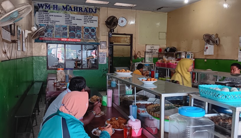 Warung Makan H. Mahradj Subiyanto Totok, 1. Nasi Grombyang Bpk. H. Warso, 2. Nasi Grombyang Pak Waridin, 3. Lesehan Aldan Pemalang, 4. RM. Ayam Gepuk Super Lezat Pemalang, 5. Warung Tengah Sawah Bu Ruslani, 6. RM. PAK KARDI – Ulujami – Spesial Kepiting, 7. Mie Sosis, 8. Pecak Welut Bu Niti, 9. Serba Sambal Pemalang, 10. Bojong Resto, 11. Rumah Makan Mantep Roso, 12. Warung Makan H. Mahradj, 13. Sate Loso Pak No Khas Pemalang, 14. Rumah Makan Java, 15. Pelem Tjengkir Heritage Restaurant, 16. Rumah Makan Condong Raos Pak Kardi, 17. Kepiting Gemes Pak Mamo, 18. Lontong Dekem Pak Drajat