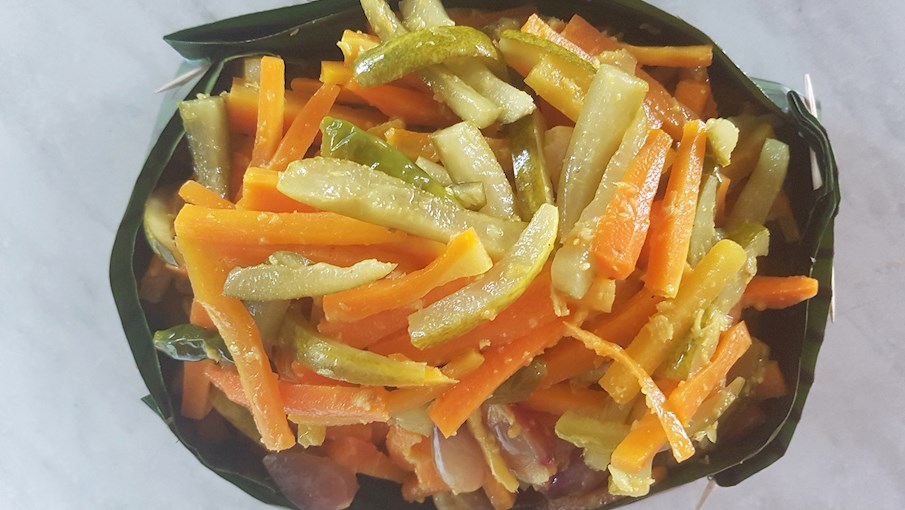 Acar Kuning via Tasteatlas, 1. Ikan Gohu, 2. Papeda, 3. Nasi Lapola, 4. Woku Komo-komo, 5. Kohu-kohu, 6. Sambal Colo-colo, 7. Bubur Ne, 8. Bubur Sagu Ubi, 9. Kopi Sibu-sibu, 10. Bobengka, 11. Ikan Kuah Pala Banda, 12. Ikan Asap, 13. Kasbi Komplet, 14. Cempedak Goreng, 15. Acar Kuning, 16. Sambal Tappa, 17. Lapis Palaro