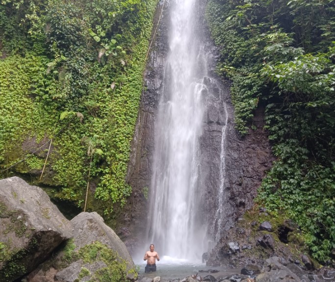 Air Terjun Montel Rizal Ghanyonk ghanyonk, 1. Bukit Puteran, 2. Selam Semliro, 3. Puncak Natas Angin Muria, 4. The Hills Vaganza, 5. Hidden Canyon Rahtawu, 6. Air Terjun Kali Banteng, 7. Air Terjun Montel, 8. Air Terjun Watu Gompeng, 9. Wana Wisata Ternadi, 10. Pemandian Alami Rahtawu, 11. Wisata Pijar Park, 12. Wana Wisata Kajar, 13. Alun-alun Simpang 7 Kudus