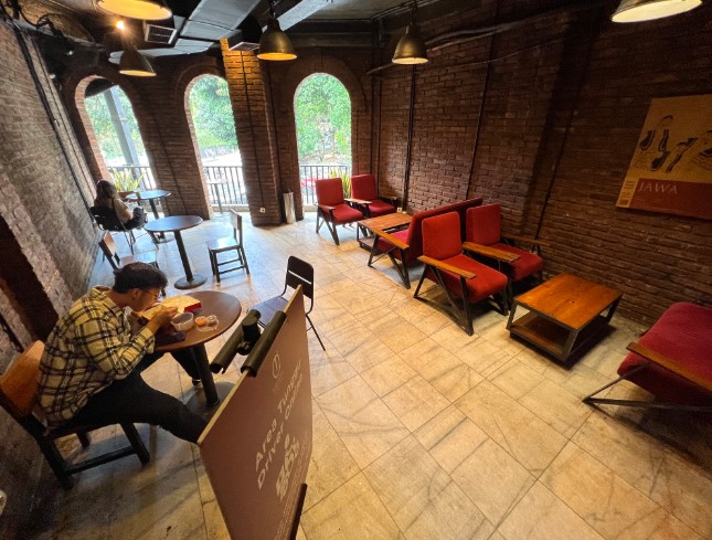 Anomali Coffee Kemang Uya Usman, 1. Mamma Rosy, 2. Shisha Cafe Kemang, 3. dia.lo.gue, 4. Warung Pasta Kemang, 5. Amigos Bar & Cantina Kemang, 6. Roti Bakar Kemang, 7. Anomali Coffee Kemang, 8. Eighty Nine Eatery & Spirit, 9. El Asador South American Restaurant Kemang, 10. Alenia Papua Coffee & Kitchen, 11. JPC Kemang Cafe, 12. 1/15 Coffee, 13. Big Brother Kemang, 14. Coffeewar, 15. Chief Coffee Kemang, 16. Maxx Coffee Lippo Mall Kemang, 17. Goni Coffee Kemang, 18. Kopi Cat Cafe, 19. Lobbyn Sky Terrace, 20. Sophie Authentique