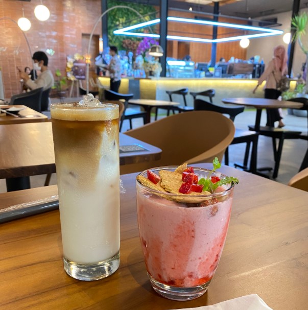 Anak Panah Kopi + Pekalongan f z, 1. Coffee And Beyond, 2. Teh Jawa Resto, 3. DKK Kafe (Diet Kapan Kapan), 4. Jozzy Cafe, 5. OASIS COFFEE, 6. Kopi Candu Pekalongan, 7. Arto Cafe &amp; Gelato, 8. Corleone Cafe, 9. Jong Java Cafe, 10. Tanda Tanya Coffee, 11. Jagad Cafe, 12. Anak Panah Kopi + Pekalongan, 13. Cafe Hitam Putih, 14. My story Pekalongan , 15. MOKSHA COFFEE SPACE, 16. KLAKON Pekalongan, 17. Kayoe Coffee Barn Petungkriyono, 18. Sadean Kopi, 19. Batas Desa Coffee, 20. Kapeo Kopi Kedungwuni