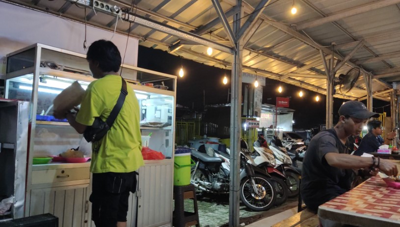 Ayam Babeh Beji Danu Prasetyo, 1. Warung Makan Betawi Ngoempoel, 2. Rm. Segar Daun, 3. Warung makan 99 chinese &amp; sea food, 4. Warung Makan Bahari, 5. Warung Samtari, 6. Ayam Babeh Beji, 7. Sas-Q Ayam Bakar &amp; Seafood, 8. warung makan AL MAIDAH, 9. TRIO MINANG, 10. Dapoer Bunda Nunu, 11. Dimsum &amp; Kebab Anak Sultan, 12. Geprek Cibos, 13. Pecel Lele Barokah, 14. WR.Samtari Djadi Berkah