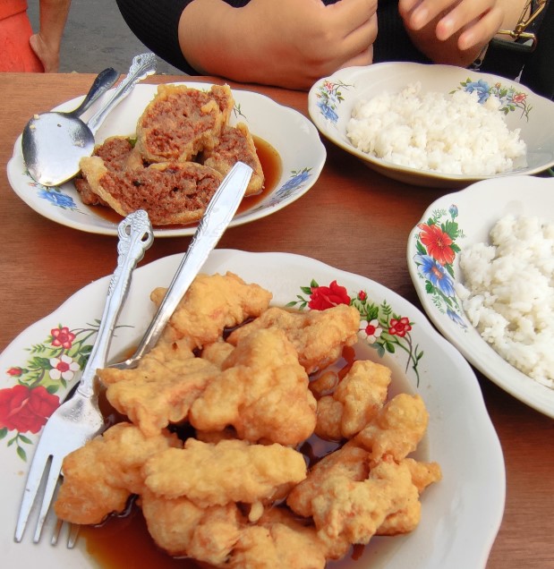 Ayam Goreng Gohyong Malaya Apaja divideo, 1. Bandar Djakarta, 2. Nasi Goreng Kambing Kebon Sirih Sejak 1958, 3. Joni Steak, 4. Bebek Kaleyo Tebet, 5. Ayam Goreng Berkah, 6. Talaga Sampireun – Puri, 7. Bopet Mini Benhil, 8. Roti Bakar Eddy Blok M, 9. Kwetiaw Sapi 78 Mangga Besar, 10. Restoran Garuda, 11. Warung MJS, 12. Tugu Kuntskring Palais Jakarta, 13. Ragusa Es Italia, 14. Waroeng Sunda, 15. Holycow STEAKHOUSE, 16. Kaum Jakarta, 17. Bubur Kwang Tung, 18. Cerita Rasa Nusantara, 19. Kampung Kecil Kedoya Puri Kembangan, 20. Pagi Sore Cempaka Putih, 21. Social House Grand Indonesia, 22. Soto Betawi Haji Husen, 23. Restoran Beautika Khas Manado – Abdul Muis, 24. Ikan Bakar Cianjur, 25. Warmindo Abang Adek, 26. Bebek Bentu Cempaka Putih, 27. OTW Food Street, 28. Dim Sum Inc, 29. Nasi Gandul Bu Endang, 30. Warung Mak Dower, 31. Warung Nagih, 32. Ayam Goreng Gohyong Malaya, 33. Harum Manis, 34. Munik Restoran, 35. Smarapura Traditional Resto, 36. Anomali Coffee Setiabudi, 37. Sate Maranggi Haji Yetty, 38. Bungarampai, 39. Tony Roma’s, 40. Chinesefood 99 Pecenongan, 41. SINOÜ, 42. The Awan Lounge, 43. Waha Kitchen, 44. Gado-gado Bonbin, 45. Martabak Boss, 46. Colette Lola – Wolter Monginsidi, 47. Food Lab