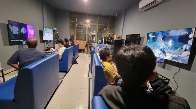 Azure Command Centre, 1. Supernova Esports iCafe, 2. Raftel Cybernet, 3. Gamers Paradise, 4. Tokyo GamingSpace Sunter, 5. Colosseum Arena Palmerah, 6. Prima Warnet, 7. TNC Kemanggisan, 8. PIX Gaming Cafe, 9. Colosseum Arena Puri, 10. Mineski Infinity Cafe – Sunter, 11. Azure Command Centre, 12. Warnet 24 Jam Home Of Gamers Manunggal 2, 13. Spade Gaming Space Kemanggisan