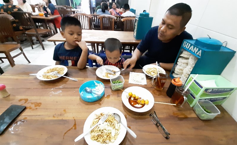 Bakmi Jawa Pak Gareng Rudi Complonk, 1. Bakmi Jawa Pak Gareng, 2. Bakmi Djowo Pak Doel Noemani, 3. Bakmi Jowo Pak Ragil, 4. Mie Jowo Pak Panut, 5. Bakmi Jawa Pak Ateng, 6. Bakmi Jowo Pak Gundul, 7. Bakmi Jowo Pak Har, 8. Bakmi Jowo Pak Gembong, 9. Bakmi Jowo Doel Numani, 10. Bakmi Jowo Pak Sulur, 11. Bakmi Jowo Rilek’s, 12. Bakmi Jowo Boeng Jhon