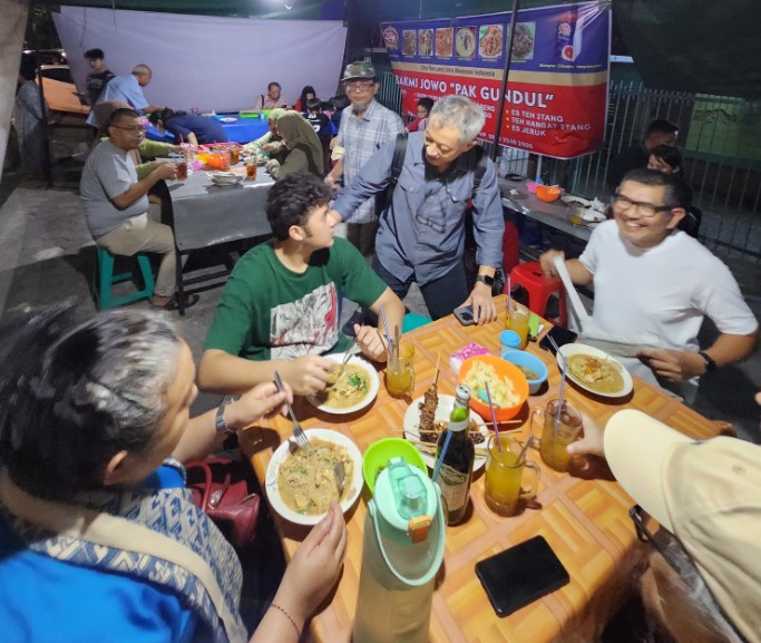 Bakmi Jowo Pak Gundul Muhammad Fathoni, 1. Bakmi Jawa Pak Gareng, 2. Bakmi Djowo Pak Doel Noemani, 3. Bakmi Jowo Pak Ragil, 4. Mie Jowo Pak Panut, 5. Bakmi Jawa Pak Ateng, 6. Bakmi Jowo Pak Gundul, 7. Bakmi Jowo Pak Har, 8. Bakmi Jowo Pak Gembong, 9. Bakmi Jowo Doel Numani, 10. Bakmi Jowo Pak Sulur, 11. Bakmi Jowo Rilek’s, 12. Bakmi Jowo Boeng Jhon