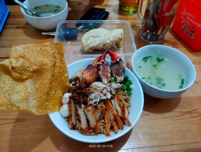 Bakmi Kepiting Tanjung Pura Nanang Setiawan, 1. Kwetiau Sapi – Bakso Sapi “Akhiang 79”, 2. Pecel Merapi Cabang Pontianak, 3. Warung Rawit, 4. Choipan Panas Pontianak Siam 91 Sunter Indah, 5. Kwetiau Peng Hie, 6. Kim Lai Pontianak, 7. Kwetiau Sapi Pontianak 555 Radio Dalam, 8. Bakmi Kepiting Tanjung Pura, 9. Choipan Goreng 89 Pontianak, 10. Kwetiau Sapi Pontianak 21, 11. Pisang Goreng Pontianak 168, 12. Ahaw Jajanan Pontianak