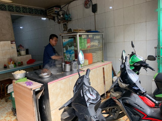 Bakmie Akong Singkawang Chandra Satyananda, 1. Bubur Singkawang Ajun, 2. Bakmi Ajong Singkawang, 3. Kedai Lilie Singkawang, 4. Bakmie Singkawang A “ANG 51, 5. Bakso Sapi Singkawang 28, 6. SiBu OuKie Bakmi Kepiting, pasar PIK, 7. Bubur Singkawang AKHIAN, 8. Bakmi Singkawang A’Sam 88, 9. Choi Pan Manie, 10. Nasi Campur Alin 91 khas Singkawang, 11. Bubur Akhun Singkawang, 12. Bakmie Akong Singkawang