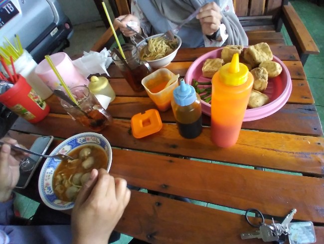 Bakso Babat Pak Tomo Mohammad Dimas Machnur Ramdho, 1. Bakso ABC Sari Roso, 2. Bakso Planet Salatiga, 3. Sate Sapi Suruh & Bakso, 4. Bakso Dugul, 5. Bakso Mbledos Salatiga, 6. RM Bakso Tamansari, 7. Mie Ayam dan Bakso Idola (Cak So), 8. Bakso Sapi Dan Mie Ayam Blotongan Salatiga, 9. Bakso & Mie Ayam Sari Roso 88, 10. Mie Ayam Bakso Coba Rasa, 11. Bakso Babat Pak Tomo, 12. Rumah Makan Bakso Soko Roso