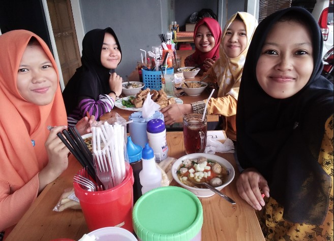 Bakso Dugul Nunung Robiatul Rifkah, 1. Bakso ABC Sari Roso, 2. Bakso Planet Salatiga, 3. Sate Sapi Suruh & Bakso, 4. Bakso Dugul, 5. Bakso Mbledos Salatiga, 6. RM Bakso Tamansari, 7. Mie Ayam dan Bakso Idola (Cak So), 8. Bakso Sapi Dan Mie Ayam Blotongan Salatiga, 9. Bakso & Mie Ayam Sari Roso 88, 10. Mie Ayam Bakso Coba Rasa, 11. Bakso Babat Pak Tomo, 12. Rumah Makan Bakso Soko Roso
