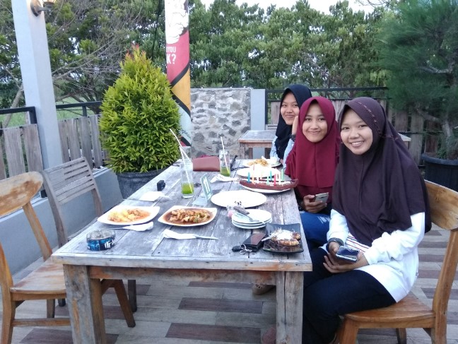 Balcony Resto And Cafe Adelline Tann, 1. Angkringan Mbok Nom Rembang, 2. Orso Gelato &amp; Cafe Rembang, 3. Reunique Cafe, 4. Balcony Resto And Cafe, 5. Ranu Coffee &amp; Eatery, 6. Satu Lagi, 7. Warung kopi kresen, 8. NoboN Coffe, 9. PILAR Coffee &amp; Space, 10. BARIX COFFEE – MANUAL BREW INSIDE, 11. Kedai Kongkow, 12. Biskope Cafe, 13. Dunia Akhirat Coffee &amp; Eatery, 14. Cokro Cafe, 15. Warung Kopi Mr. Hendro, 16. Kafe Kedai Kopi 46 Pantura Rembang, 17. SevenShake, 18. Starbox, 19. Zero Cafe, 20. Rantina Cafe &amp; Chill, 21. Summit Cafe, 22. Paleet Cafee, 23. Papi coepliezt, 24. Tentang Kopi Cafe &amp; Resto, 25. Sky Monster Cafe (SM), 26. Chawis coffee