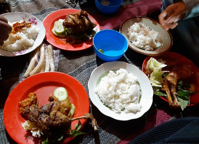 Bebek Goreng MBAK YANI ~ Warung Tenda Ala Lamongan Siti Marfu'atin, 1. Waroeng Kaligarong Semarang, 2. Warung Makan Bebek H Slamet(asli), 3. Ayam & Bebek Goreng Sari Rasa (Pak Thori), 4. Bebek & Ayam Goreng Pak Ndut, 5. Bebek Carok, 6. Ayam & Bebek Goreng Pak Amad, 7. Bebek Goreng & Rica – Rica Mentok Pak Dawut, 8. Nasi Bebek Madura, 9. Mak Kuring Ayam Bebek Goreng Bumbu Hitam, 10. Bebek Goreng Mbak Ririn, 11. Bebek & Ayam Kampung MAS BUDI, 12. Ayam & Bebek Goreng Tiara, 13. Bebek Goreng Pak Eko (Ketileng), 14. Bebek Goreng MBAK YANI ~ Warung Tenda Ala Lamongan, 15. Bebek Kang Jono Gayamsari