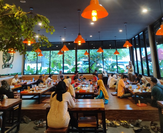 Bebek Kaleyo Cibubur Nagrak Nur Afifah, 1. Gubug Udang Situ Cibubur, 2. Teras Rumah Nenek, 3. Pondok Kemangi Cibubur, 4. Sate Maranggi Haji Yetty Cabang Cibubur, 5. Telaga Seafood Restaurant, 6. Bebek Kaleyo Cibubur Nagrak, 7. Teras Rimbun, 8. MANG KABAYAN CIBUBUR, 9. Sondoro Seafood, 10. Gubug Makan Mang Engking Telaga Arwana Cibubur, 11. RM Saung Alam Sunda, 12. Bakmi Naga Resto Cibubur Square, 13. Hanamasa Cibubur