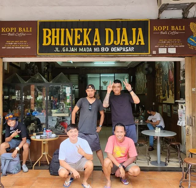 Bhineka Djaja (Denpasar) via Instagram.com @Bhineka_Djaja, 1. Waroeng Kopi Ake (Belitung), 2. kedai kopi apek (Medan), 3. Kopi Massa Kok Tong (Pematang Siantar), 4. Kopi Es Tak Kie (Jakarta), 5. Warung Kopi Purnama (Bandung), 6. Warung Kopi Nan Yo (Padang), 7. Bhineka Djaja (Denpasar), 8. Rumah Kopi Tikala (Manado), 9. Kedai Kopi Sedap (Pematang Siantar), 10. Warung Kopi Asiang (Pontianak)