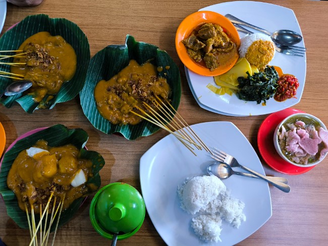 Bopet Mini Benhil Ari Murdiyanto, 1. TanSu Kemayoran, 2. Bopet Mini Benhil, 3. Restoran Garuda, 4. Sana Sini Restaurant, 5. Bubur Kwang Tung, 6. Bubur Cikini H.R. Sulaiman, 7. Bakmi A Boen, 8. Kedai Tjikini, 9. Mie Ayam Gondangdia, 10. Spesial Soto Boyolali (SSB ) Hj Hesti Widodo, Pecenongan, 11. Sabang 16 Kopi dan Srikaya, 12. Dua Nyonya Restaurant, 13. Gado-Gado Cikini (Renie), 14. Gado-Gado Cemara (Sejak 1947), 15. Nasi Uduk Gondangdia, 16. Soto Kudus Ayam Kampung Kembang Joyo, 17. Gudeg Jogja Bu Tinah