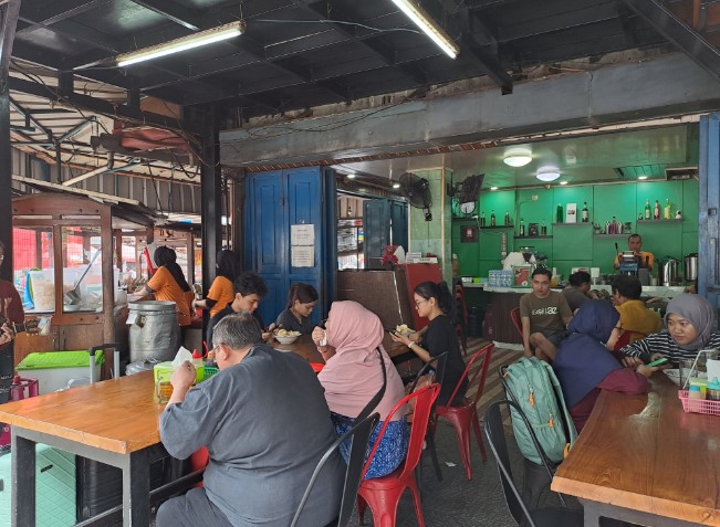 Bubur Cikini H.R. Sulaiman Ignatius Theodore Nico (Ignas), 1. Nasi Goreng Kambing Kebon Sirih, 2. Bubur Cikini H.R. Sulaiman, 3. THAMRIN 10 Food &amp; Creative Park, 4. Jajanan Malam Menteng, 5. Martabak Pecenongan 78 Menteng, 6. Street Food Menteng, 7. Djakarta Street Food, 8. Hiroshima Japanese street food, 9. Sunda Kelapa Street Foods Counter, 10. Kuliner Jalan Sabang
