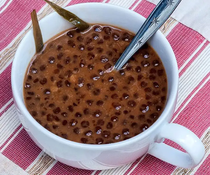 Bubur Ne, 1. Ikan Gohu, 2. Papeda, 3. Nasi Lapola, 4. Woku Komo-komo, 5. Kohu-kohu, 6. Sambal Colo-colo, 7. Bubur Ne, 8. Bubur Sagu Ubi, 9. Kopi Sibu-sibu, 10. Bobengka, 11. Ikan Kuah Pala Banda, 12. Ikan Asap, 13. Kasbi Komplet, 14. Cempedak Goreng, 15. Acar Kuning, 16. Sambal Tappa, 17. Lapis Palaro