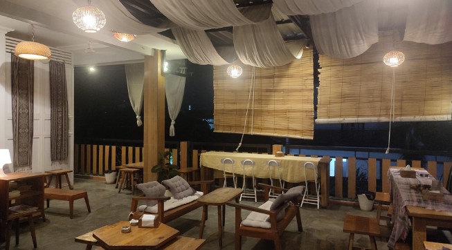 CHAWIS Coffee Ungky RA, 1. Angkringan Mbok Nom Rembang, 2. Orso Gelato &amp; Cafe Rembang, 3. Reunique Cafe, 4. Balcony Resto And Cafe, 5. Ranu Coffee &amp; Eatery, 6. Satu Lagi, 7. Warung kopi kresen, 8. NoboN Coffe, 9. PILAR Coffee &amp; Space, 10. BARIX COFFEE – MANUAL BREW INSIDE, 11. Kedai Kongkow, 12. Biskope Cafe, 13. Dunia Akhirat Coffee &amp; Eatery, 14. Cokro Cafe, 15. Warung Kopi Mr. Hendro, 16. Kafe Kedai Kopi 46 Pantura Rembang, 17. SevenShake, 18. Starbox, 19. Zero Cafe, 20. Rantina Cafe &amp; Chill, 21. Summit Cafe, 22. Paleet Cafee, 23. Papi coepliezt, 24. Tentang Kopi Cafe &amp; Resto, 25. Sky Monster Cafe (SM), 26. Chawis coffee