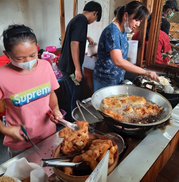 Cempedak Goreng Spesial Cik Lina E.A.P., 1. Pisang Goreng Tanduk Mpok Nur Mantap, 2. Pisang Goreng Madu Bu Nanik, 3. Raja Pisang Goreng Pontianak Ameng, 4. Cempedak Goreng Spesial Cik Lina, 5. Cakue Ko Atek, 6. cakwe gang Gloria, 7. Aspana Risol, 8. Suisse Bakery, 9. Pastellia Mayestik, 10. Bakwan Pontianak, 11. Pisang Goreng Kalimantan Bang Kosim, 12. Gorengan Pak Kisut