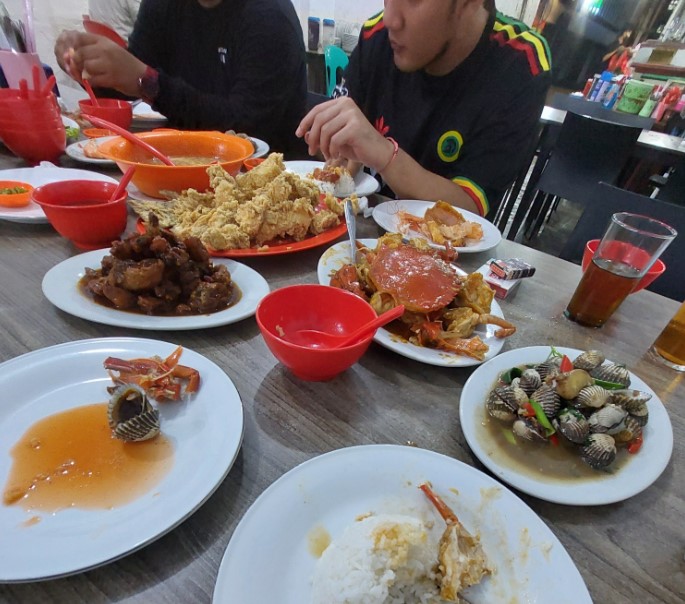 Chinesefood 99 Pecenongan bhayu ramadhan, 1. Bandar Djakarta, 2. Nasi Goreng Kambing Kebon Sirih Sejak 1958, 3. Joni Steak, 4. Bebek Kaleyo Tebet, 5. Ayam Goreng Berkah, 6. Talaga Sampireun – Puri, 7. Bopet Mini Benhil, 8. Roti Bakar Eddy Blok M, 9. Kwetiaw Sapi 78 Mangga Besar, 10. Restoran Garuda, 11. Warung MJS, 12. Tugu Kuntskring Palais Jakarta, 13. Ragusa Es Italia, 14. Waroeng Sunda, 15. Holycow STEAKHOUSE, 16. Kaum Jakarta, 17. Bubur Kwang Tung, 18. Cerita Rasa Nusantara, 19. Kampung Kecil Kedoya Puri Kembangan, 20. Pagi Sore Cempaka Putih, 21. Social House Grand Indonesia, 22. Soto Betawi Haji Husen, 23. Restoran Beautika Khas Manado – Abdul Muis, 24. Ikan Bakar Cianjur, 25. Warmindo Abang Adek, 26. Bebek Bentu Cempaka Putih, 27. OTW Food Street, 28. Dim Sum Inc, 29. Nasi Gandul Bu Endang, 30. Warung Mak Dower, 31. Warung Nagih, 32. Ayam Goreng Gohyong Malaya, 33. Harum Manis, 34. Munik Restoran, 35. Smarapura Traditional Resto, 36. Anomali Coffee Setiabudi, 37. Sate Maranggi Haji Yetty, 38. Bungarampai, 39. Tony Roma’s, 40. Chinesefood 99 Pecenongan, 41. SINOÜ, 42. The Awan Lounge, 43. Waha Kitchen, 44. Gado-gado Bonbin, 45. Martabak Boss, 46. Colette Lola – Wolter Monginsidi, 47. Food Lab